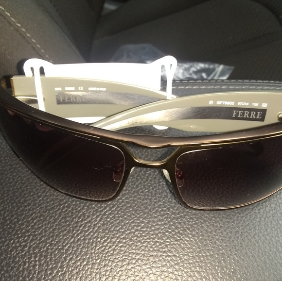 GIANFRANCO FERRÉ

WOMEN

ACCESSORIES

SUNGLASSES main image 5